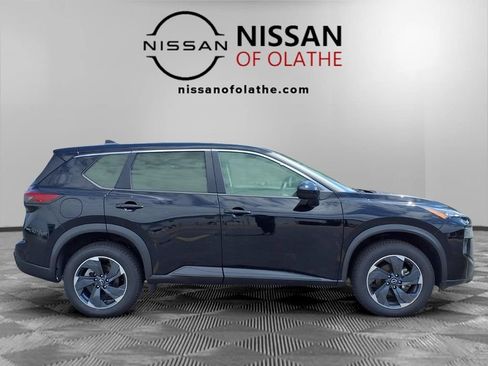 Used 2025 Nissan Rogue SV FWD image 28