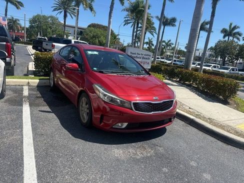 Used 2017 Kia Forte S w/ S Technology Package image 4
