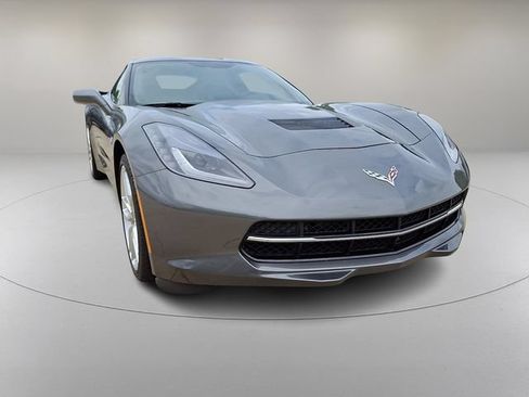 Used 2016 Chevrolet Corvette Stingray Coupe RWD image 2