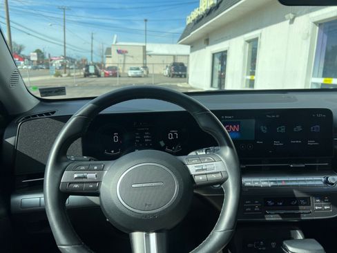 Used 2025 Hyundai Kona SEL image 34