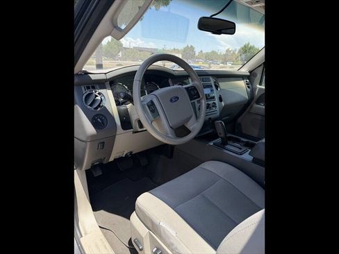 Used 2011 Ford Expedition EL XLT RWD image 8