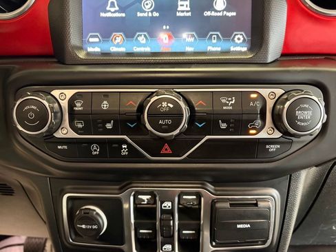 Used 2021 Jeep Wrangler Unlimited Rubicon AWD/4WD image 17