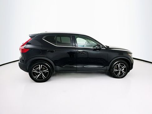 Used 2025 Volvo XC40 B5 Core image 10