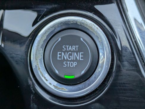 Used 2025 Chevrolet Trax RS w/ Sunroof Package image 22