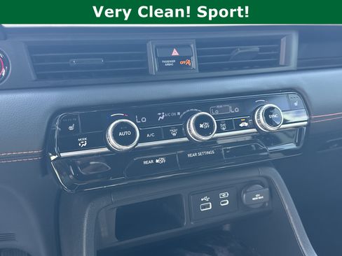 Used 2025 Honda Pilot Sport image 35