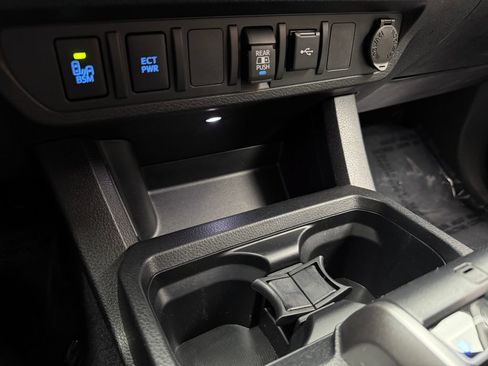 Used 2023 Toyota Tacoma SR5 w/ Technology Package AWD/4WD image 19