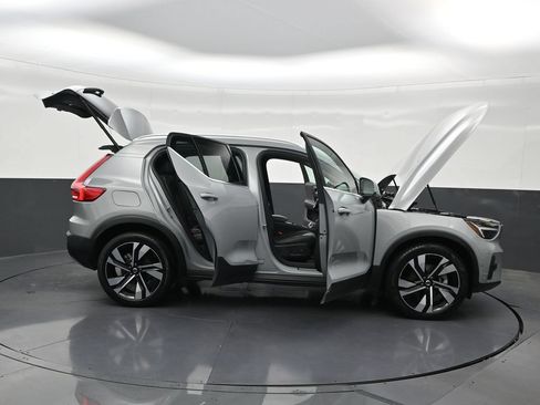 Used 2024 Volvo XC40 B5 Plus AWD/4WD image 33