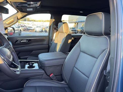 New 2025 Chevrolet Suburban Premier w/ Sun And Tow Package image 17