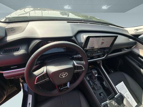Used 2025 Toyota Grand Highlander FWD image 27