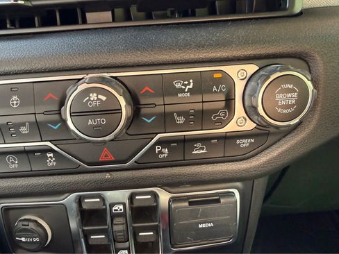 Used 2024 Jeep Wrangler Unlimited Sport AWD/4WD image 20