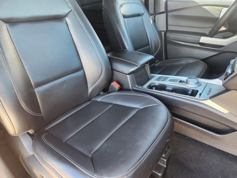 Used 2023 Ford Explorer XLT w/ Equipment Group 202A image 10