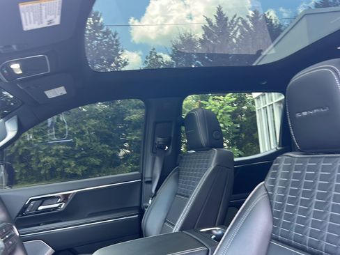Used 2025 GMC Sierra EV Denali AWD/4WD image 13