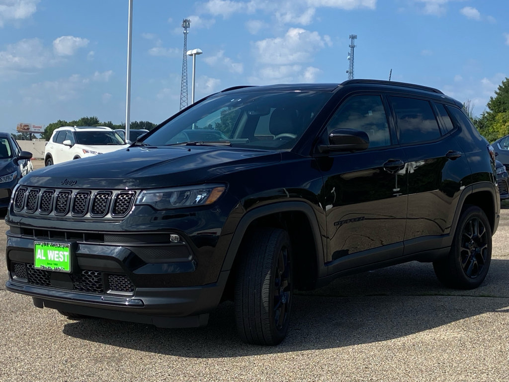 Used 2023 Jeep Compass Latitude w/ Sun and Sound Group AWD/4WD image 7