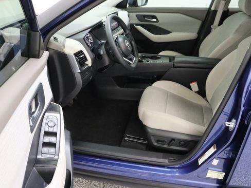 Used 2023 Nissan Rogue SV FWD image 14