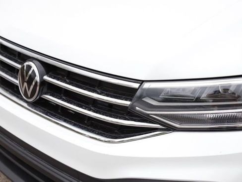 Used 2023 Volkswagen Tiguan SE AWD/4WD image 8
