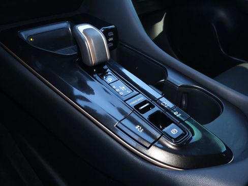 Used 2025 Toyota Crown Signia XLE image 27