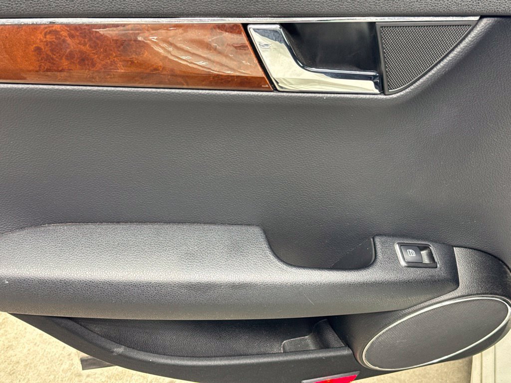 Used 2009 Mercedes-Benz C 300 Sedan image 17
