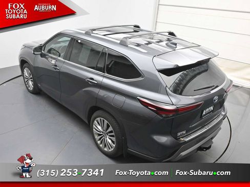 Used 2024 Toyota Highlander Platinum AWD/4WD image 28