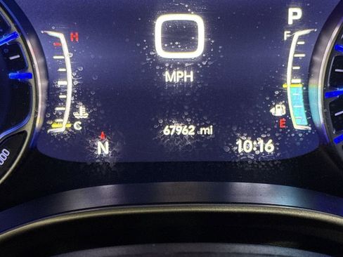 Used 2023 Chrysler Pacifica Touring-L FWD image 13