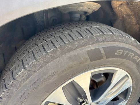 Used 2023 Toyota Highlander XLE image 33