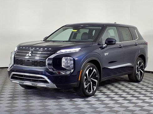 New 2025 Mitsubishi Outlander SE image 3