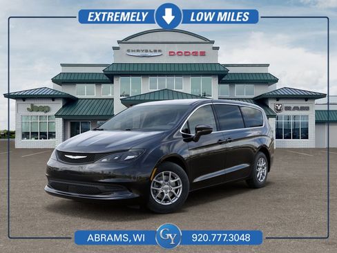 Used 2026 Chrysler Voyager LX FWD image 1