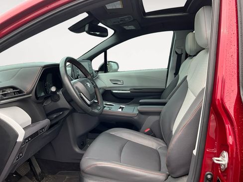 Used 2024 Toyota Sienna XSE w/ XSE Plus Package FWD image 9