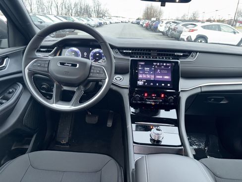 New 2025 Jeep Grand Cherokee Laredo X w/ Luxury Tech Group I image 21