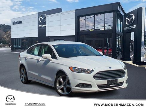 Used 2016 Ford Fusion SE w/ Equipment Group 201A image 1