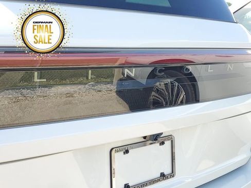 New 2025 Lincoln Navigator Reserve image 14