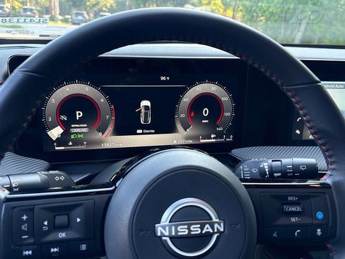 Used 2025 Nissan Kicks SR FWD image 9