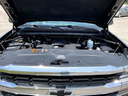 Used 2018 Chevrolet Silverado 1500 LT w/ All Star Edition AWD/4WD image 11