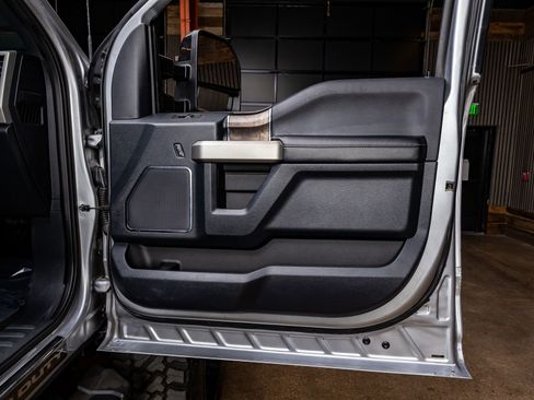 Used 2022 Ford F250 Lariat w/ Black Appearance Package image 37