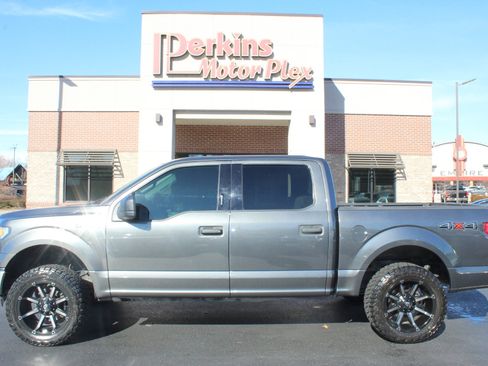 Used 2017 Ford F150 XLT image 9