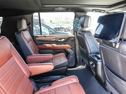 Used 2023 GMC Yukon XL Denali Ultimate AWD/4WD image 19