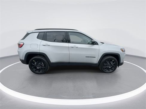 New 2026 Jeep Compass Latitude image 9
