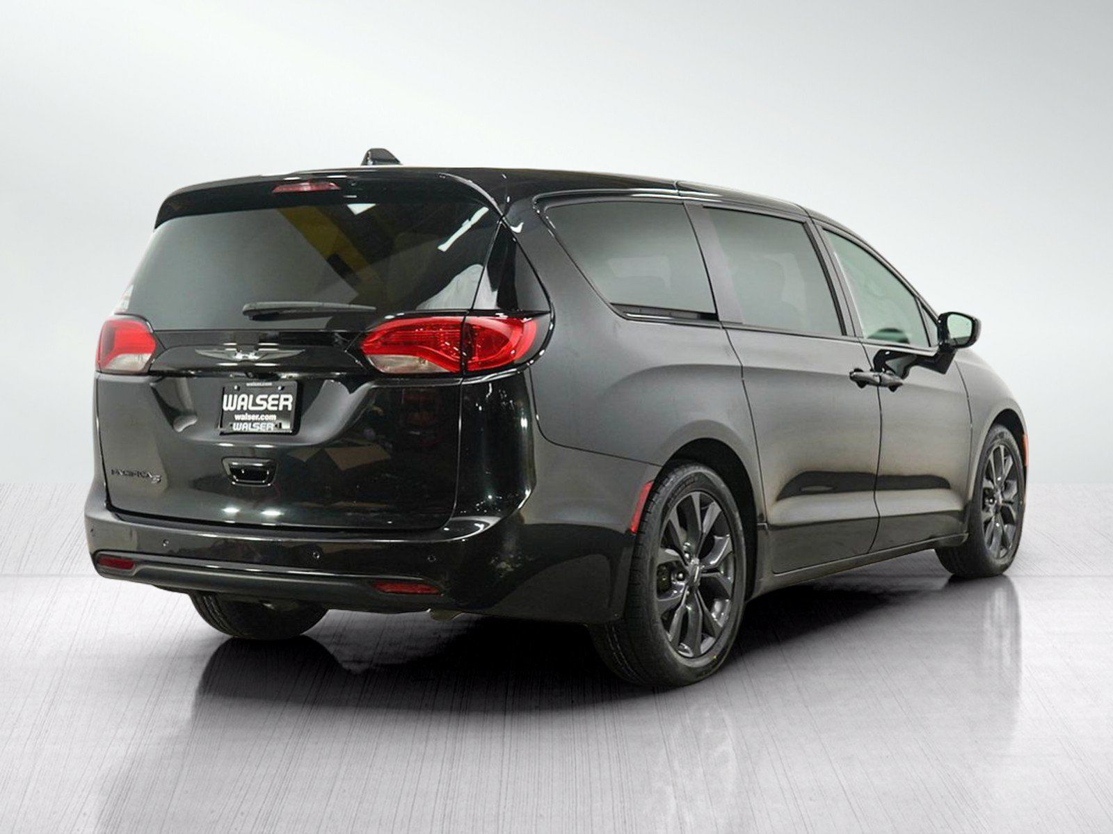 Used 2019 Chrysler Pacifica Touring Plus w/ S Appearance Package FWD image 6
