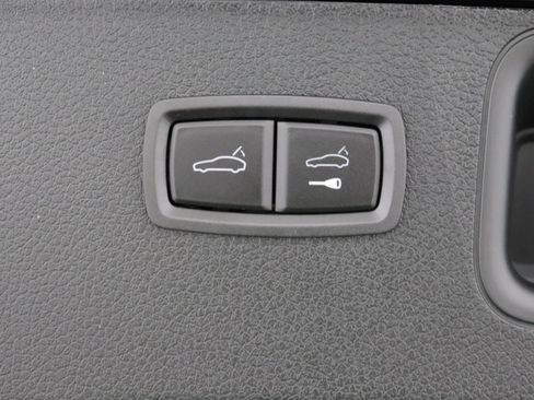 Used 2025 Porsche Macan image 17