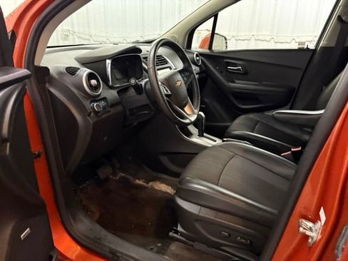 Used 2016 Chevrolet Trax LT w/ LT Sun and Sound Package AWD/4WD image 19