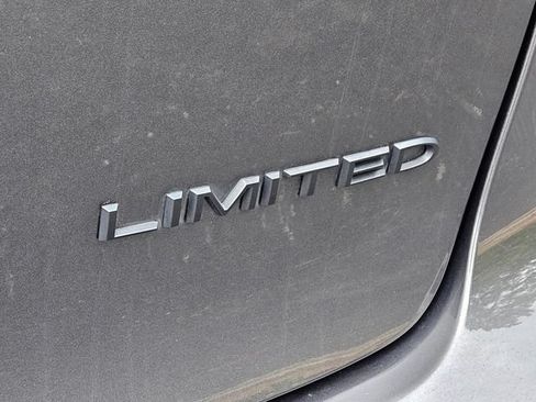 Used 2022 Chrysler Pacifica Limited w/ S Appearance Package FWD image 16