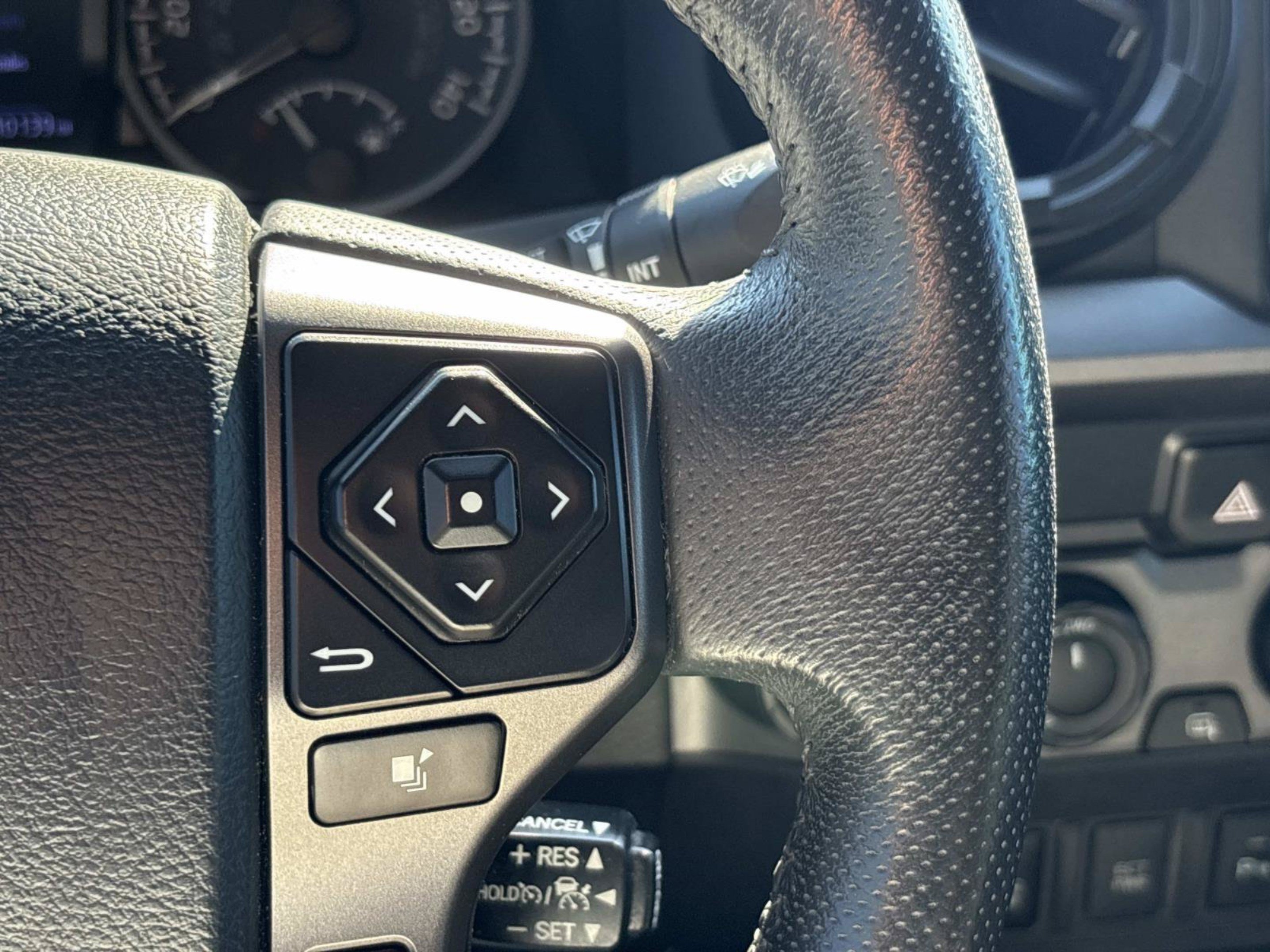 Used 2020 Toyota Tacoma TRD Off-Road w/ Technology Package AWD/4WD image 28