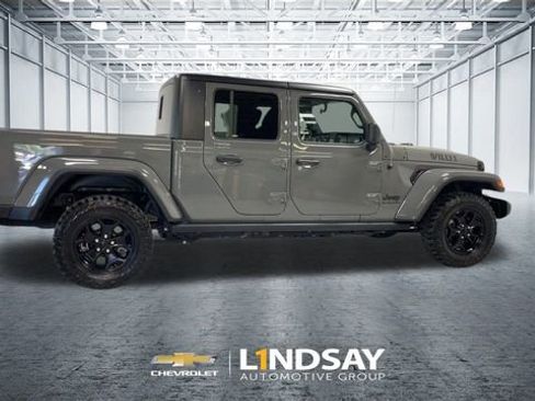 Used 2021 Jeep Gladiator Willys image 9