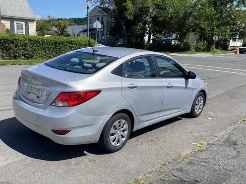 Used 2017 Hyundai Accent SE FWD image 5