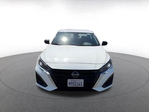 Used 2025 Nissan Altima 2.5 SV FWD image 4