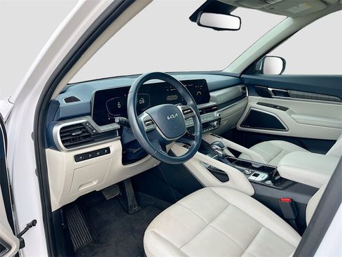 Used 2023 Kia Telluride EX w/ EX Captain's Chair Package image 9