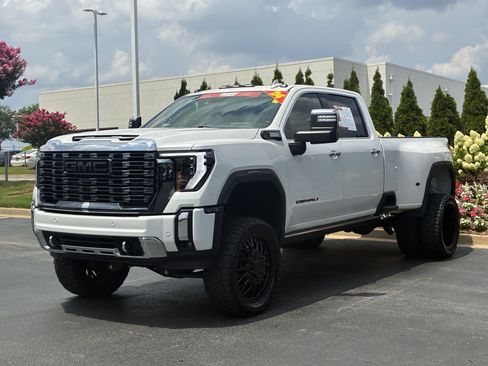 Used 2024 GMC Sierra 3500 Denali w/ Technology Package AWD/4WD image 6