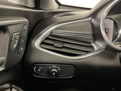 Used 2020 Chevrolet Malibu Premier FWD image 21