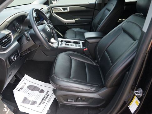 Used 2024 Ford Explorer XLT w/ Equipment Group 202A RWD image 9