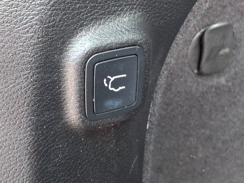 Used 2019 Jeep Cherokee Limited w/ Luxury Group AWD/4WD image 32