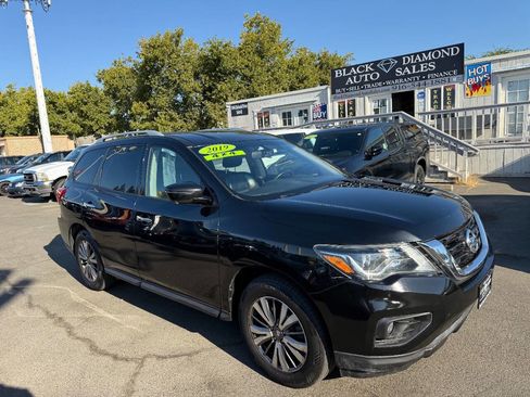 Used 2019 Nissan Pathfinder SL image 5